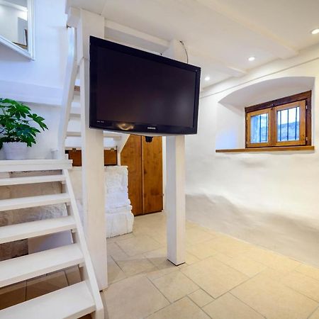 On The Rock Apartments シベニク エクステリア 写真