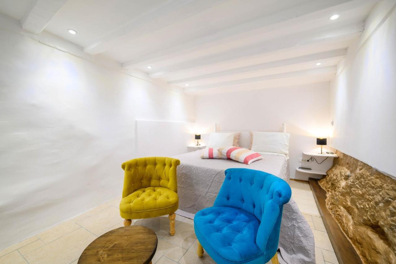 On The Rock Apartments シベニク エクステリア 写真