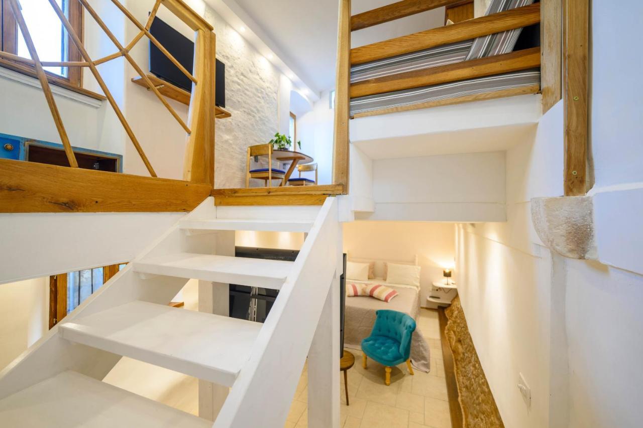 On The Rock Apartments シベニク エクステリア 写真