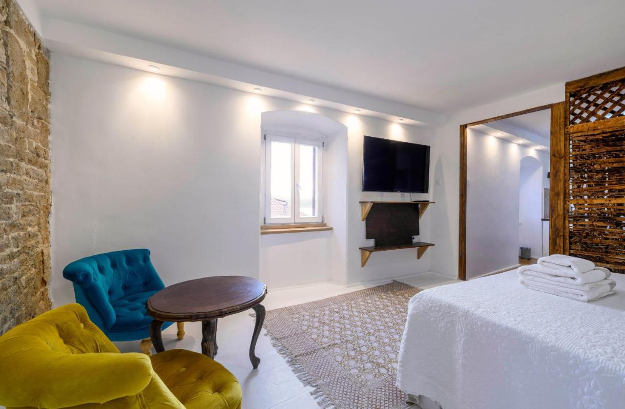 On The Rock Apartments シベニク エクステリア 写真
