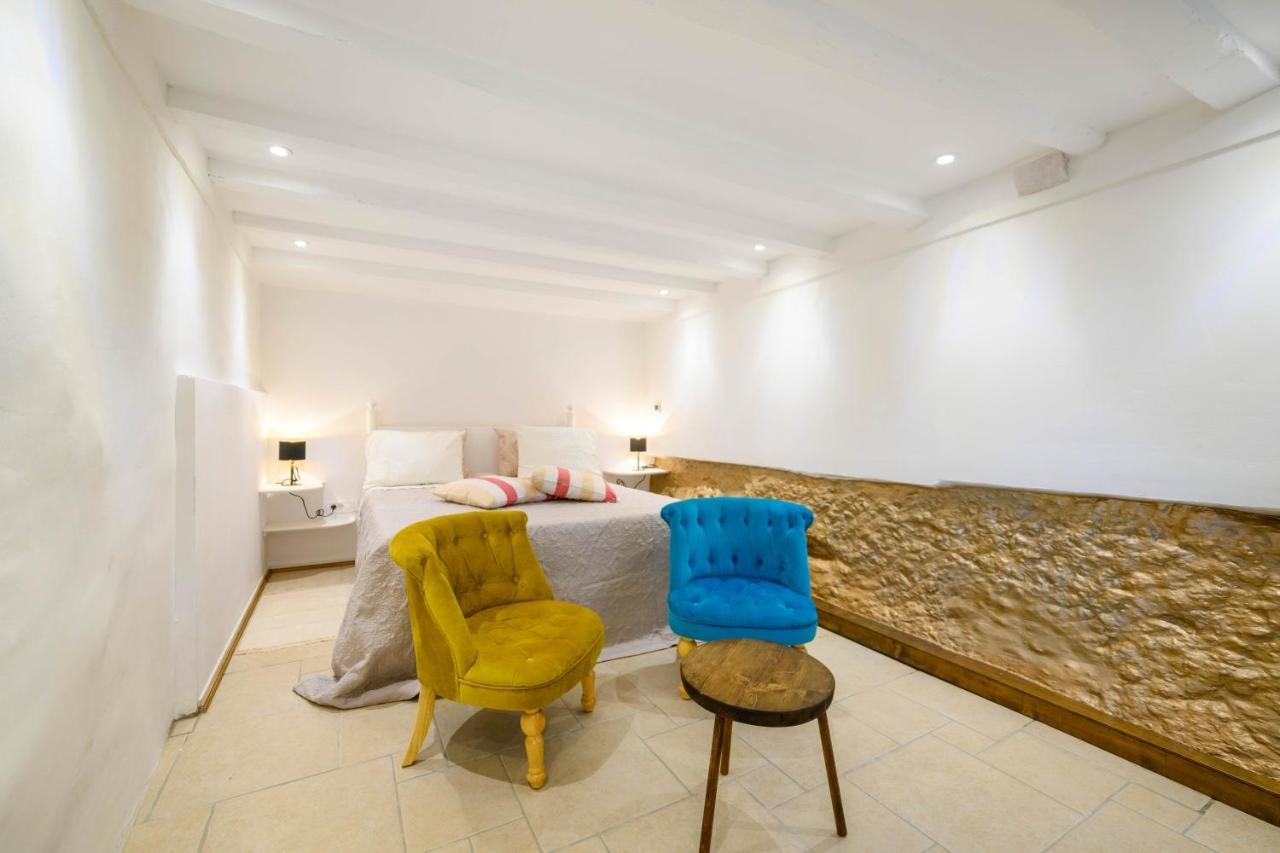 On The Rock Apartments シベニク エクステリア 写真